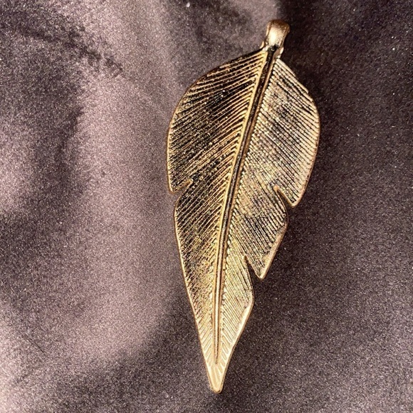18k brushed gold  tone plated leaf pendant - Picture 3 of 9